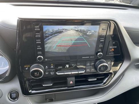 Certified 2022 Toyota Highlander XLE image 18