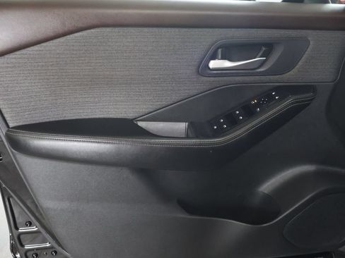 Used 2023 Nissan Rogue SV AWD/4WD image 15