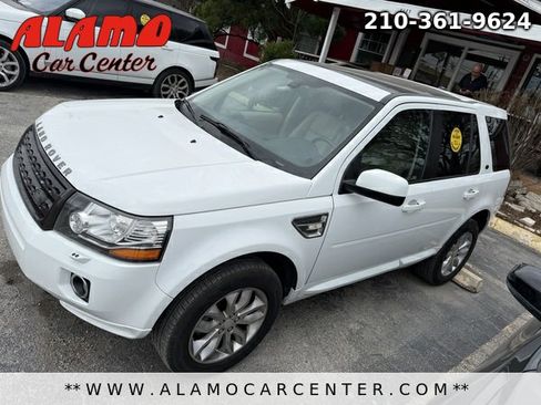 Used 2014 Land Rover LR2 HSE image 2