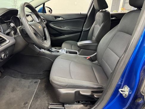 Used 2017 Chevrolet Cruze LT FWD image 13