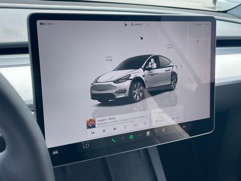 Used 2024 Tesla Model Y Long Range image 7