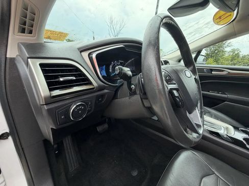 Used 2014 Ford Fusion SE w/ Equipment Group 202A FWD image 11