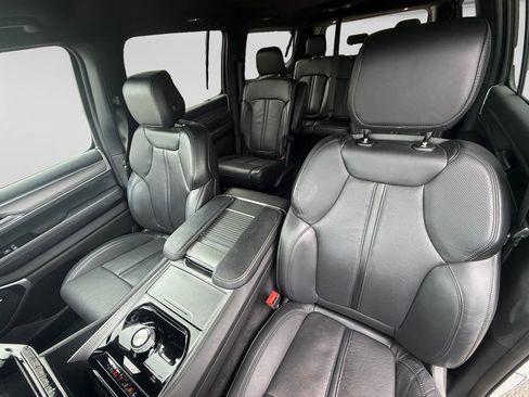 Used 2025 Jeep Wagoneer L Series II AWD/4WD image 23
