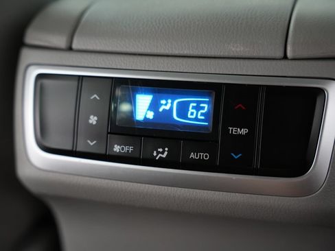 Used 2017 Toyota Highlander XLE AWD/4WD image 45