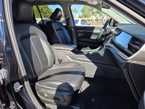 Used 2023 Jeep Grand Cherokee 4WD 4xe w/ Luxury Tech Group II image 19