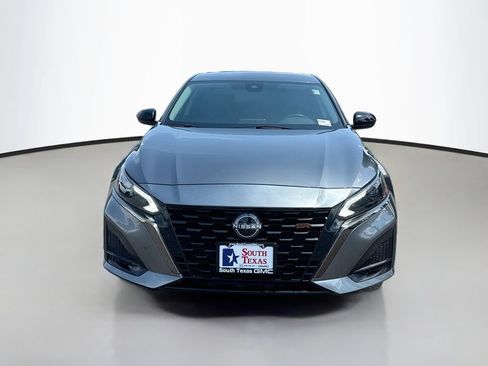 Used 2023 Nissan Altima 2.5 SR FWD image 2