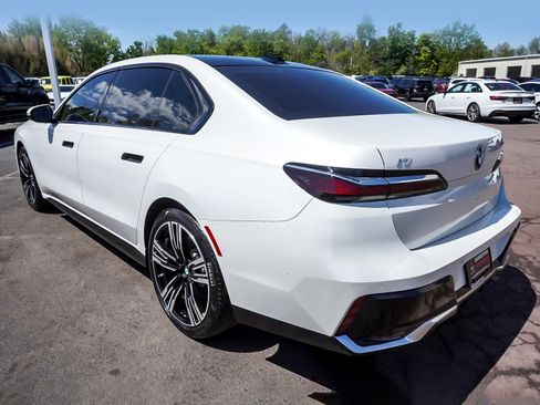 Used 2025 BMW i7 xDrive60 AWD/4WD image 4