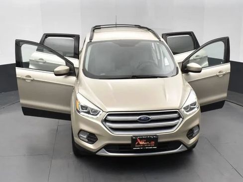 Used 2017 Ford Escape SE w/ Equipment Group 201A AWD/4WD image 10
