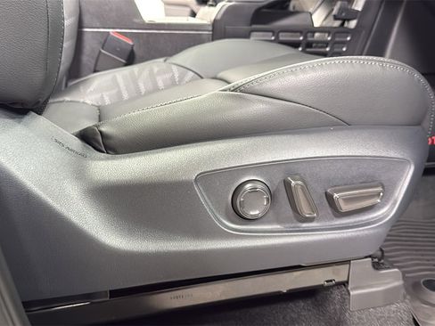 Certified 2025 Toyota Tacoma TRD Off-Road image 20