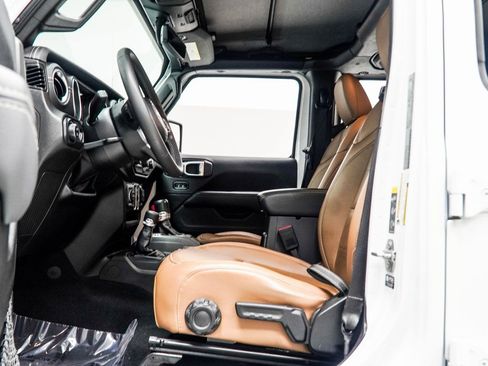 Used 2023 Jeep Gladiator Overland w/ LED Lighting Group image 33