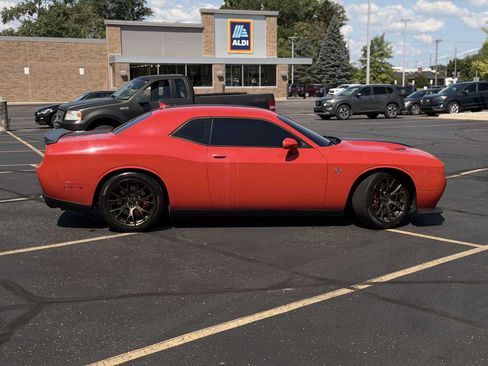 Used 2016 Dodge Challenger SRT Hellcat RWD image 9