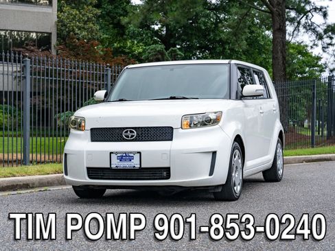 Used 2010 Scion xB FWD image 2