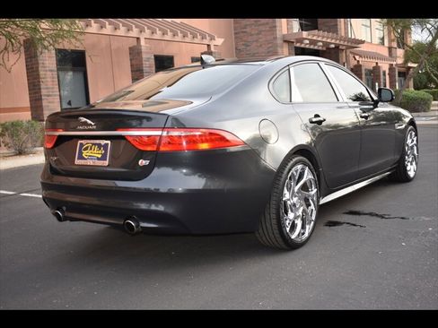 Used 2016 Jaguar XF S image 7