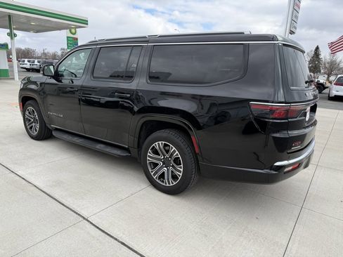 Used 2023 Jeep Wagoneer L Series II image 6