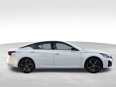 Used 2024 Nissan Altima 2.5 SR image 7