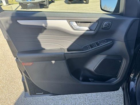 Certified 2025 Ford Escape Platinum w/ Premium Technology Package image 10