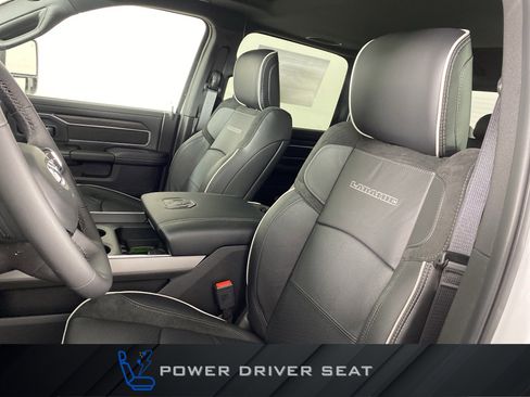 New 2026 RAM 2500 Laramie AWD/4WD image 15