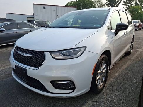 Certified 2024 Chrysler Pacifica Touring-L FWD image 2