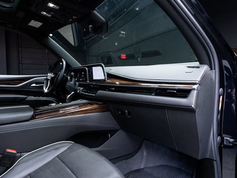 Used 2021 Cadillac Escalade ESV Premium Luxury w/ LPO, Illumination Package RWD image 41