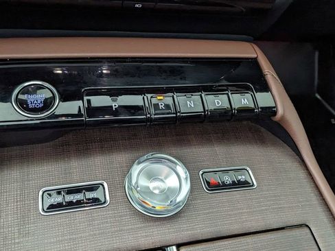 Used 2025 Lincoln Navigator Reserve image 33