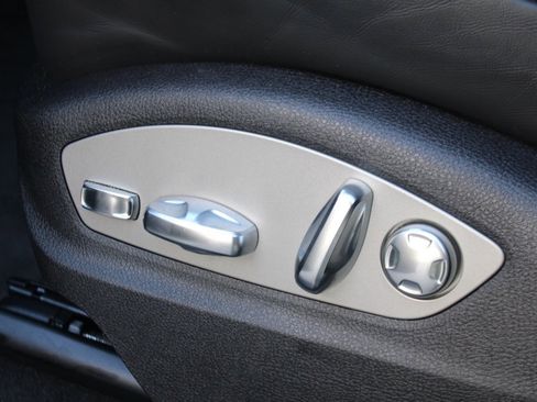 Used 2025 Porsche Macan image 21