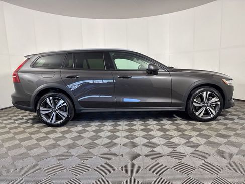 Used 2025 Volvo V60 B5 Cross Country Plus AWD/4WD image 7