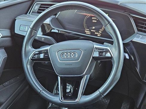 Used 2022 Audi e-tron Premium Plus image 11
