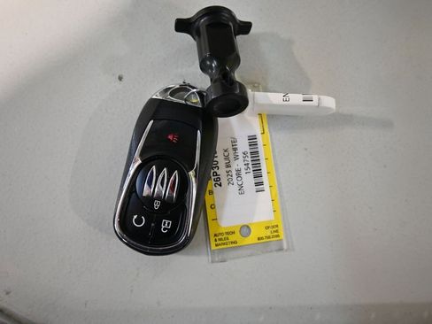 Used 2025 Buick Encore GX Preferred AWD/4WD image 11