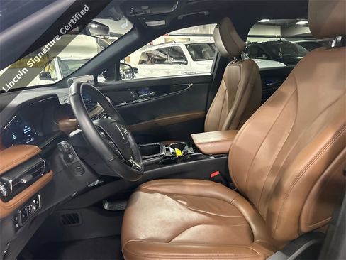 Used 2023 Lincoln Nautilus Reserve image 10
