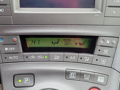 Used 2013 Toyota Prius Two image 28