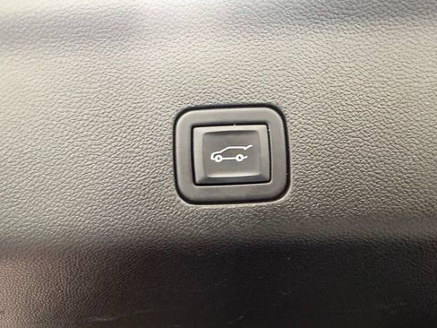 Used 2023 Chevrolet Tahoe Premier AWD/4WD image 42