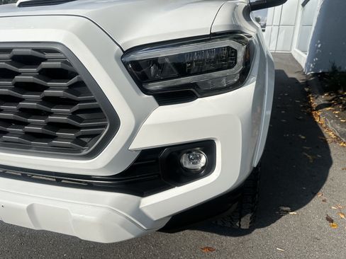 Used 2020 Toyota Tacoma TRD Sport w/ Technology Package AWD/4WD image 10