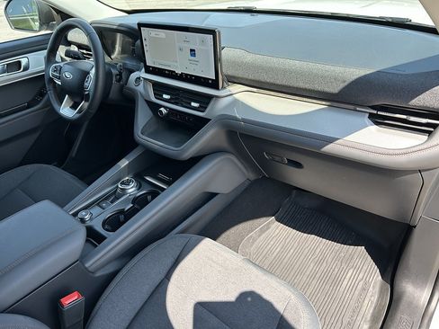 Used 2025 Ford Explorer Active AWD/4WD image 22