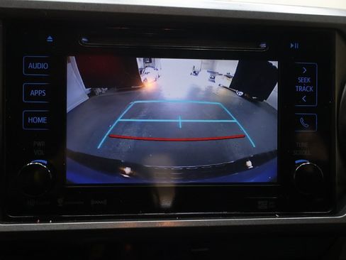 Used 2017 Toyota Tacoma TRD Sport image 21