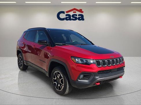 Used 2025 Jeep Compass Trailhawk AWD/4WD image 1