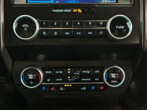 Used 2021 Ford Expedition Max Limited image 9