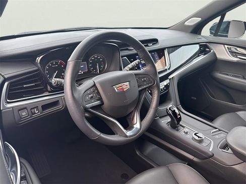 Certified 2025 Cadillac XT6 Premium Luxury image 24