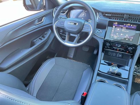 New 2025 Jeep Grand Cherokee Altitude image 28