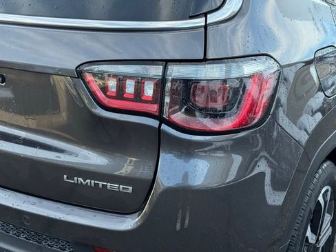 Used 2023 Jeep Compass Limited w/ Mopar Graphics Package image 7