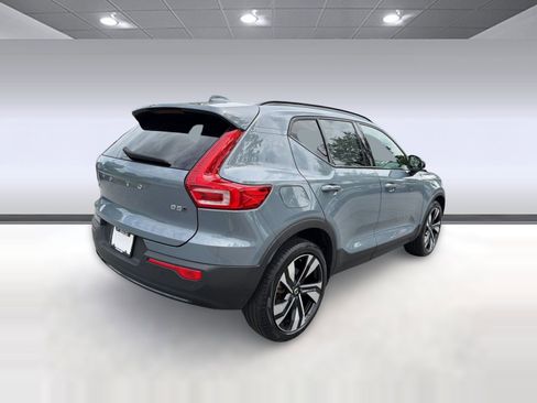 Certified 2023 Volvo XC40 B5 Plus w/ Climate Package AWD/4WD image 9
