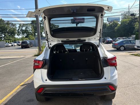 Used 2025 Chevrolet Trax RS FWD image 27