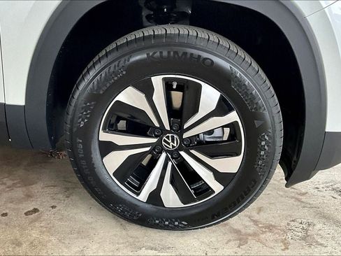 New 2026 Volkswagen Atlas SE image 8