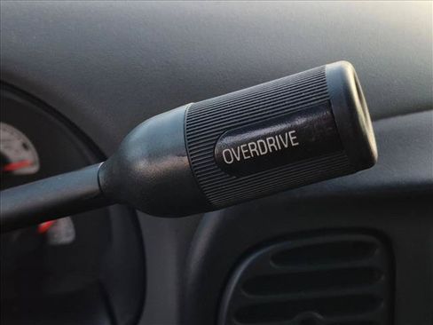 Used 2002 Ford F150 Lightning RWD image 15