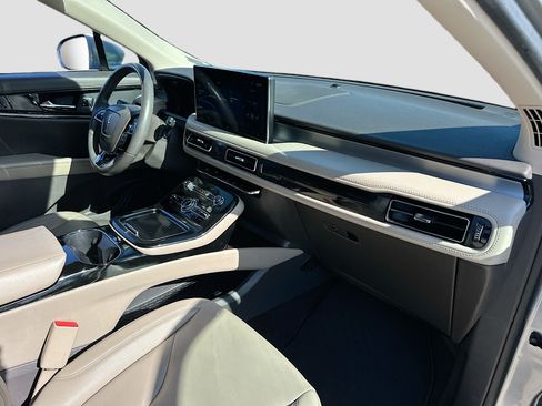 Used 2023 Lincoln Nautilus FWD image 28