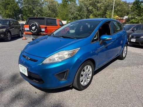 Used 2013 Ford Fiesta SE FWD image 1