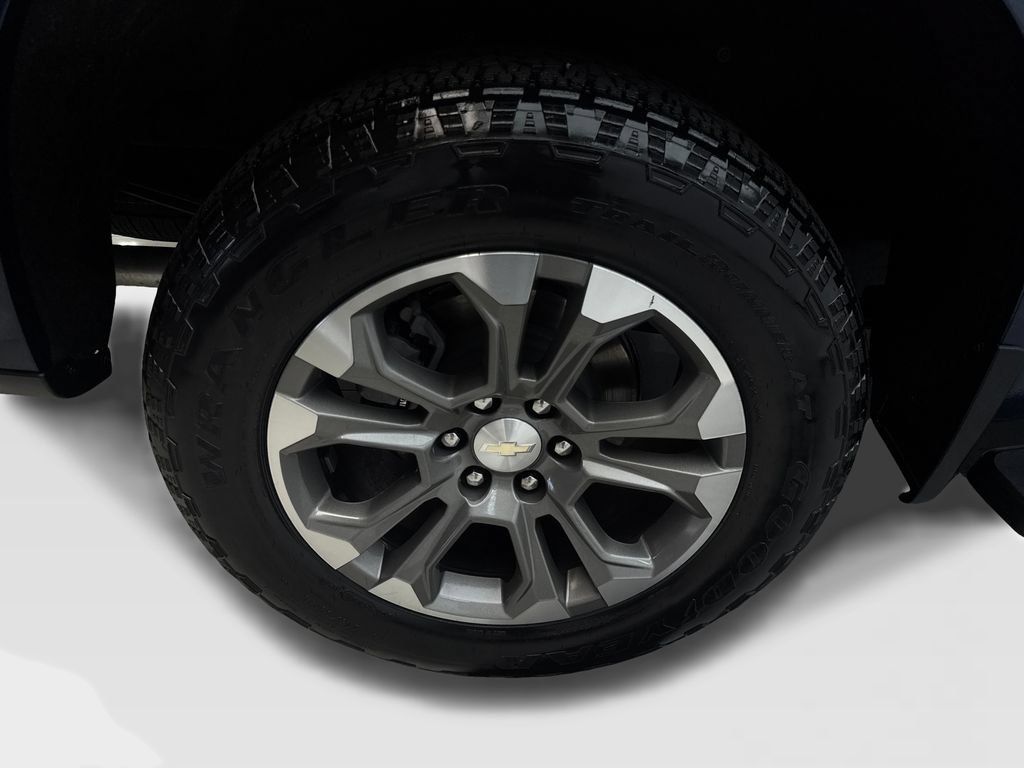 Used 2023 Chevrolet Silverado 1500 High Country w/ Technology Package AWD/4WD image 85