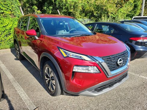 Used 2023 Nissan Rogue SV FWD image 2