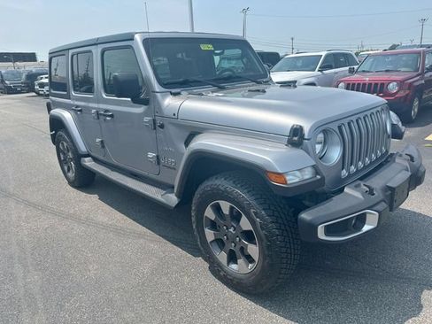 Used 2019 Jeep Wrangler Unlimited Sahara AWD/4WD image 11