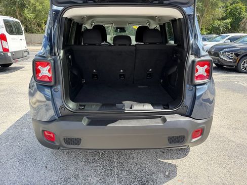 Used 2023 Jeep Renegade Latitude AWD/4WD image 13