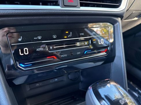 New 2025 Volkswagen Taos SE image 10